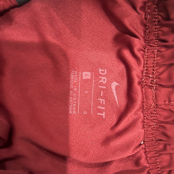Large Nike red shorts - Picture 2 of 2